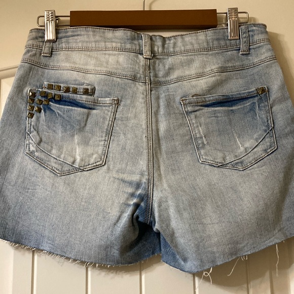 Denim Life Denim Shorts with Embellishment Details - Picture 5 of 7